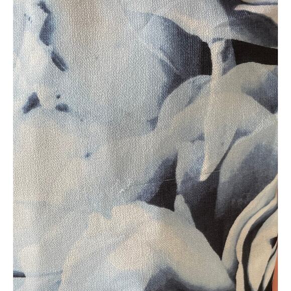 CALVIN KLEIN, SIZE 1X, BLUE FLORAL TOP, SHEER WITH LINING - Picture 5 of 6